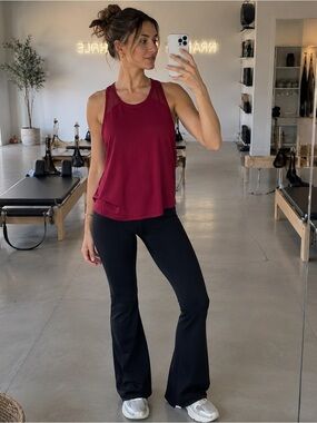 Victoria Sport Burgundy Mesh Racerback Top Women’s Large